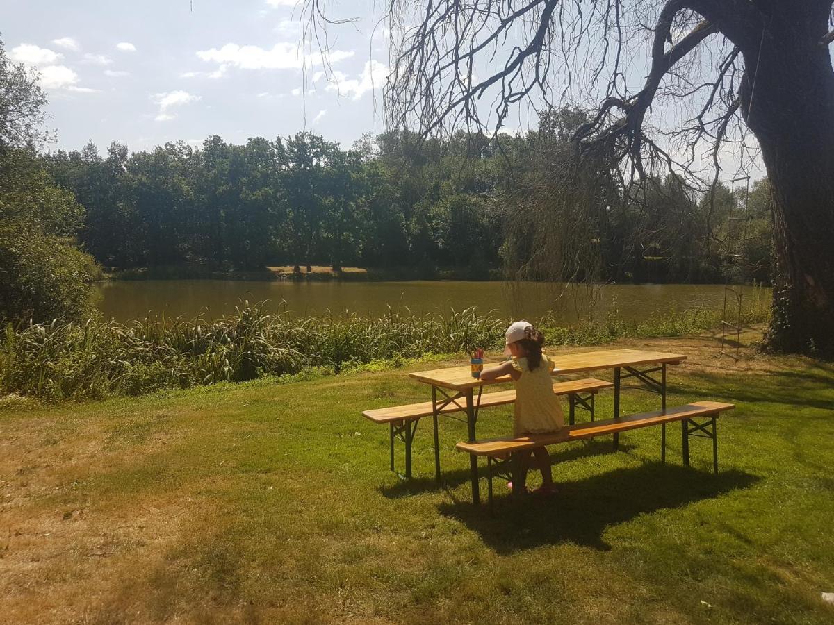 Camping De La Chagnee Saint-Aubin-le-Cloud Bagian luar foto