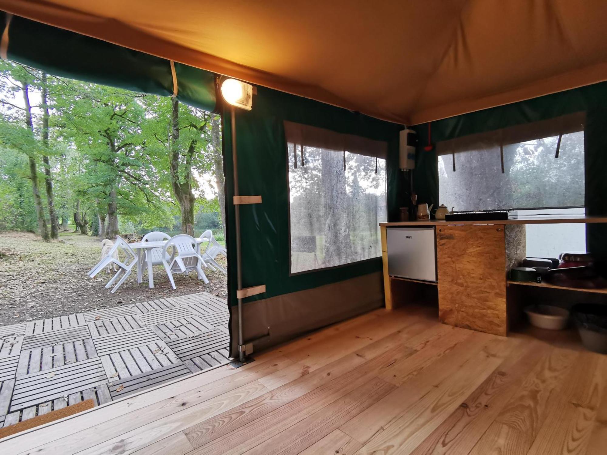 Camping De La Chagnee Saint-Aubin-le-Cloud Ruang foto